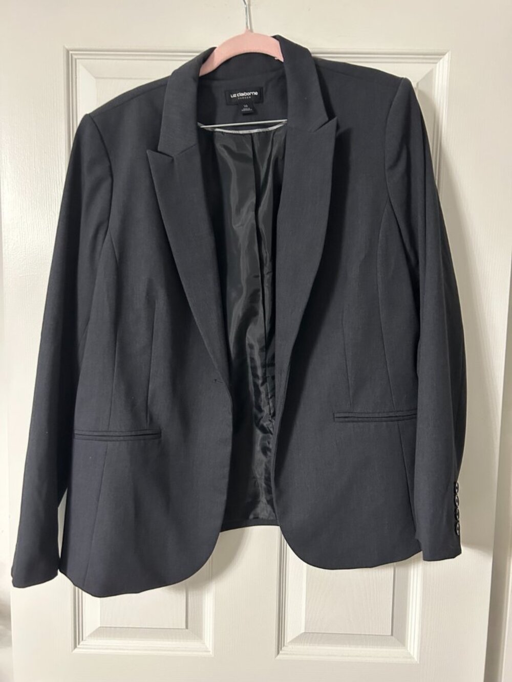 Liz Claiborne Career Women’s Dark Gray 2 Piece Pant Suit Size 16/18 - Picture 8 of 9